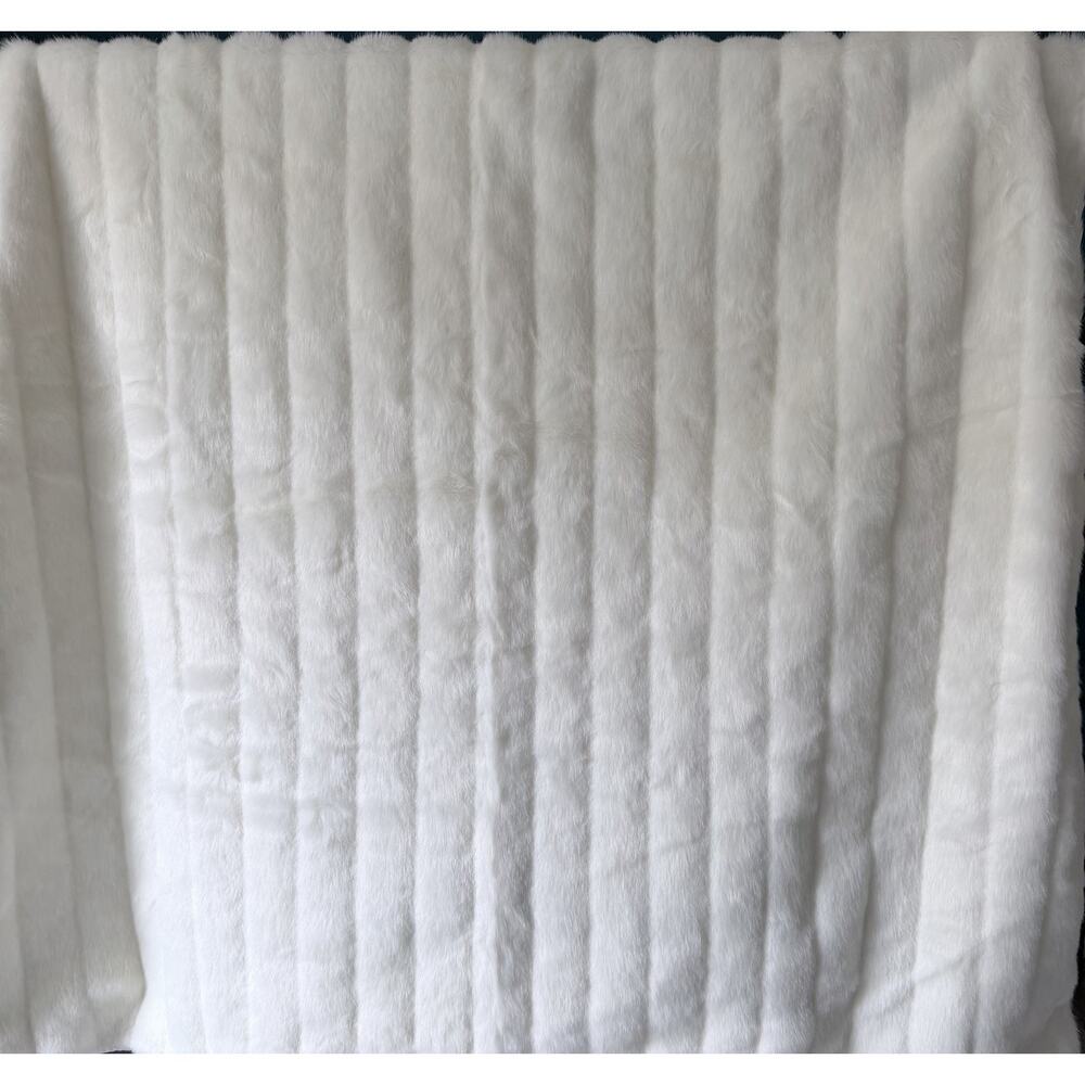 Jerry Lewis Classic Luxuries Faux Fur Throw In Cream White 50x60 New with Tags